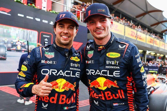 Checo Pérez ha sido vinculado con Cadillac y Alpine, sin embargo, el futuro del piloto mexicano todavía no se define. Max Verstappen, quien fue compañero del tapatío entre 2021 y 2024, habló de los rumores sobre su regreso a la F1 en 2026 y señaló que la escudería estadounidense acertaría si lo incorpora.