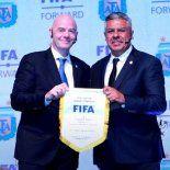Chiqui Tapia posó con Infantino antes del Mundial 2026 y le dedicó un mensaje en las redes Chiqui Tapia posó con Infantino antes del Mundial 2026 y le dedicó un mensaje en las redes