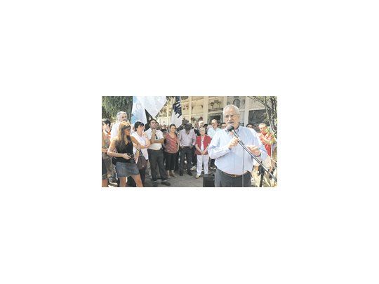 El excanciller Jorge Taiana habló durante el acto homenaje a Héctor Cámpora en San Andrés de Giles. Hoy le toca a Oscar Bidegain en Azul.