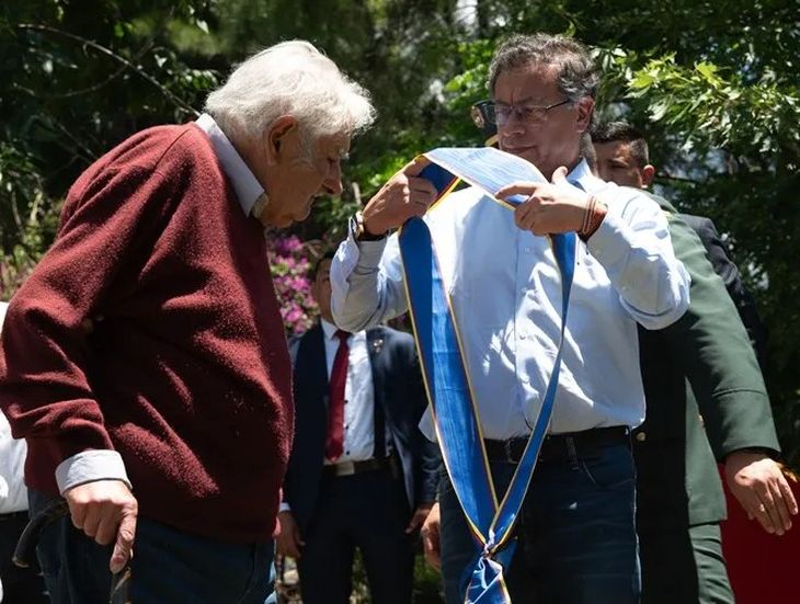 Gustavo Petro junto a Pepe Mujica Gustavo Petro junto a Pepe Mujica