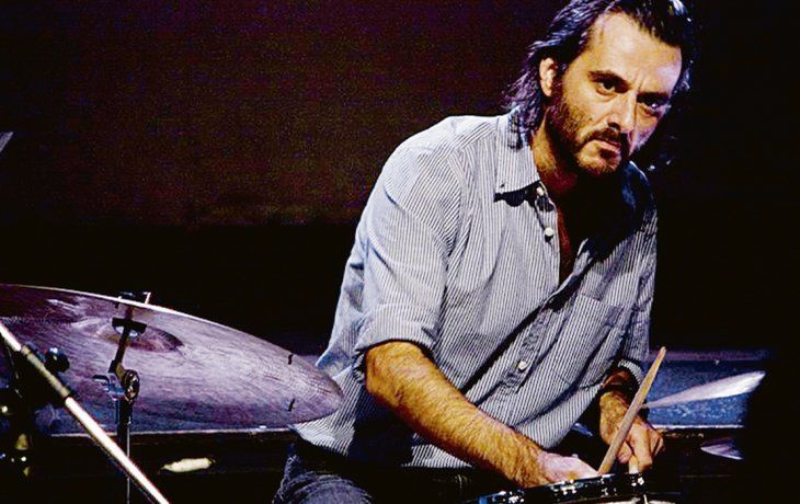 Pipi Piazzolla. Baterista y líder del sexteto de jazz Escalandrum, presentará una vez el trabajo 3001 #proyectopiazzolla. sobre su abuelo, junto con Elena Roger.