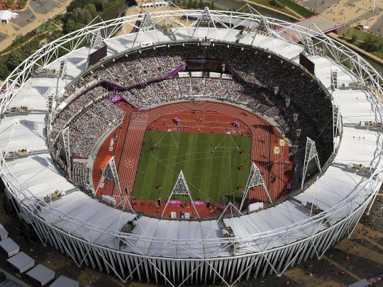 El estadio olímpico de Londres tiene capacidad para 80.000 espectadores. La Federación Inglesa de Rugby pretende que se ocupe la mitad cuando juegue la selección.