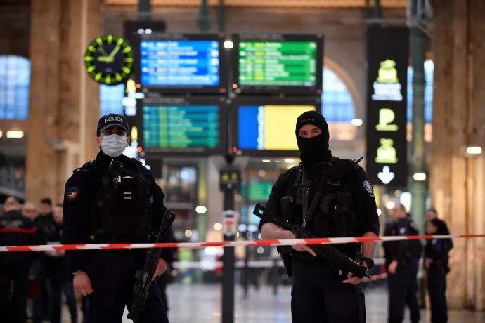 Este nuevo incidente ocurre apenas días después de que un robo de cables en el norte de Francia provocara, a fines de junio, una interrupción de dos días en los servicios de Eurostar entre Londres y París.