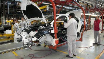 la produccion de autos cayo un 17,7% en octubre