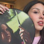 En muy poco tiempo, logró millones de fans en todo el mundo. En muy poco tiempo, logró millones de fans en todo el mundo.