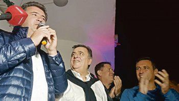 POSTAL. La celebración por el triunfo de Dieminger en La Falda logró reunir anoche en una foto a Mestre y a Negri.
