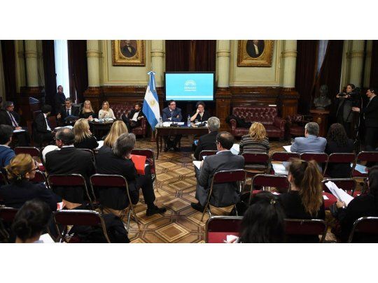 Jueces y fiscales continúan el debate por la ley de Responsabilidad Empresaria.