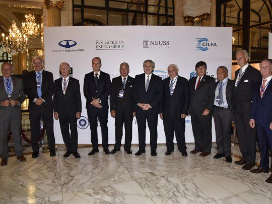 Seleccionado. Alberto Fernández ayer en medio de empresarios. Jorge Di Fiori, Javier Bolzico, Daniel Funes de Rioja, Adelmo Gabbi, Daniel Pelegrina, Eduardo Eurnekián, Jorge Neuss y Gustavo Weiss.