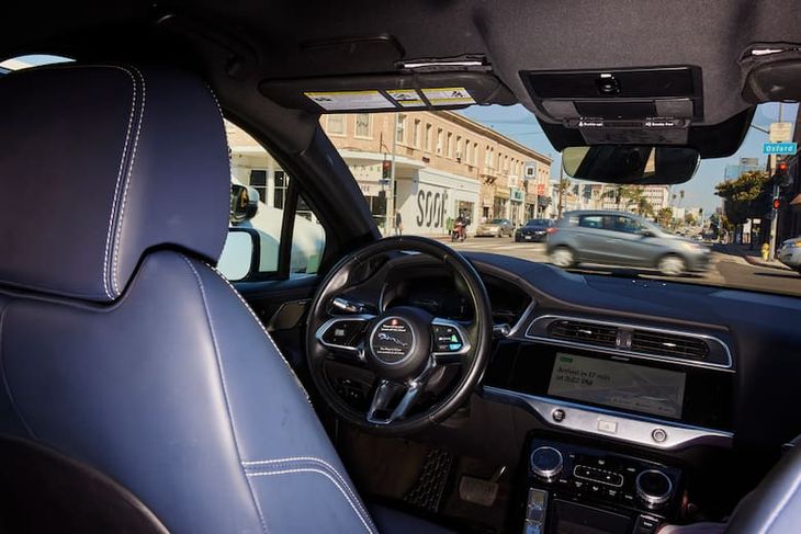 El desarrollo estará basado en la plataforma Drive AGX Hyperion 10, un sistema que permitirá a los vehículos operar sin intervención humana en la mayoría de las situaciones.