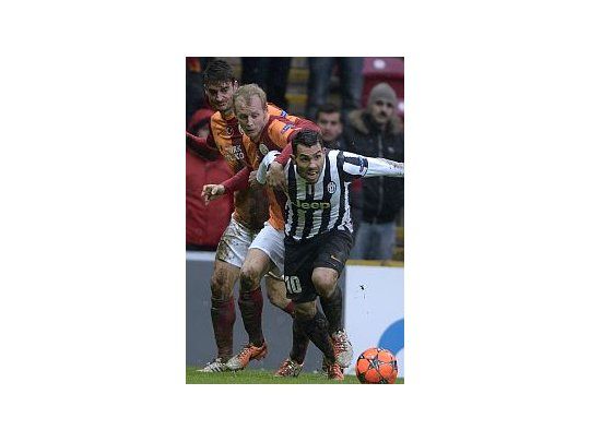 Tevez no pudo evitar la caída de Juventus en Turquía.