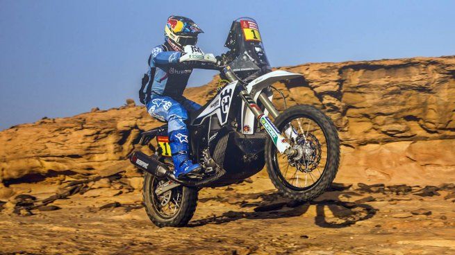 Luciano Benavides ganó la etapa 9 de motos y mantiene la ilusión en el Rally Dakar