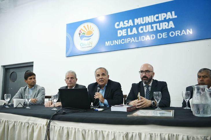 Durante una charla realizada en Orán, el titular de la FACPCE expuso sobre la actualidad económica y los desafíos que enfrenta la Argentina.