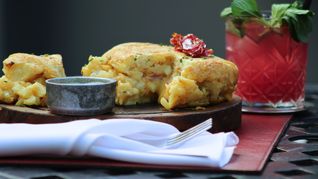 En Palermo, Versalles, Retiro, Almagro y Colegiales, la tortilla de papa se reafirma como protagonista de la mesa con opciones que van desde la receta clásica hasta versiones con provoleta, panceta, alioli o corazón de mozzarella. En Palermo, Versalles, Retiro, Almagro y Colegiales, la tortilla de papa se reafirma como protagonista de la mesa con opciones que van desde la receta clásica hasta versiones con provoleta, panceta, alioli o corazón de mozzarella.