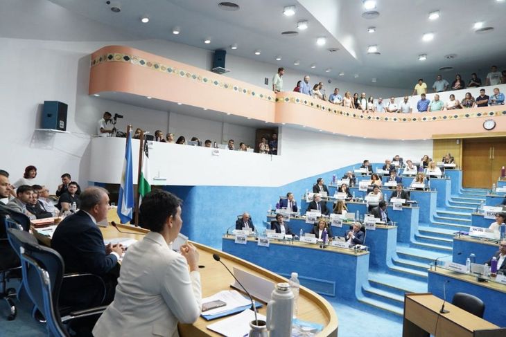 La Legislatura de Río Negro decidirá la adhesión de la provincia al blanqueo de capitales. La Legislatura de Río Negro decidirá la adhesión de la provincia al blanqueo de capitales.