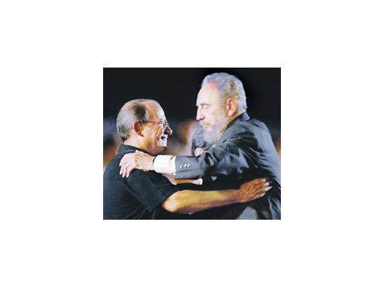 Aunque dijo coincidir con «muchos de los juicios críticos» que Pablo Milanés hizo sobre Cuba en Miami, a Rodríguez no le gustó «la forma» de decirlos, que calificó de «burda, desamorada y sin el más mínimo compromiso afectivo».