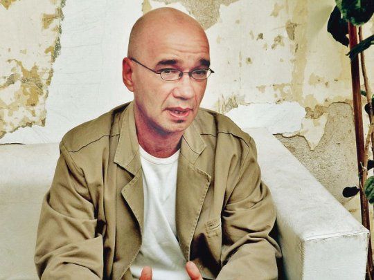 Bontá. En Madrid el teatro oficial es muy grande, programan a artistas, además de festivales. Acá están sólo el CTBA y el Cervantes, y es poco.