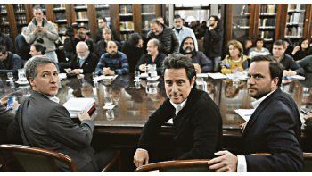 Cara a cara. Funcionarios de Vidal y dirigentes del Frente de Unidad Docente Bonaerense, en el encuentro paritario de ayer, tras un impasse de 94 días. Las negociaciones volvieron a naufragar.