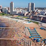Aluvión. Miles de turistas ya están disfrutando de las playas top de Buenos Aires desde fines de diciembre. Aluvión. Miles de turistas ya están disfrutando de las playas top de Buenos Aires desde fines de diciembre.