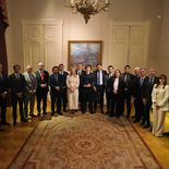 Javier Milei mantuvo una reunión con 20 gobernadores en la Casa Rosada. Javier Milei mantuvo una reunión con 20 gobernadores en la Casa Rosada.