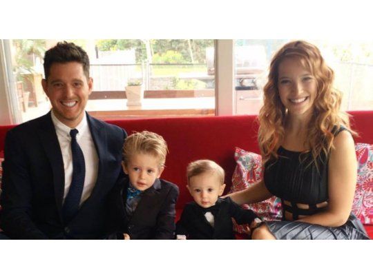 Michael Bublé, Luisana Lopilato y sus dos hijos. El mayor, Noah, realiza un tratamiento en EEUU.