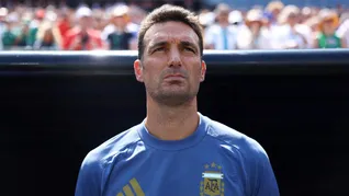 Scaloni recibió durante varios días a cientos de personas que se acercaron para agradecerle y llevarle regalos. Scaloni recibió durante varios días a cientos de personas que se acercaron para agradecerle y llevarle regalos.