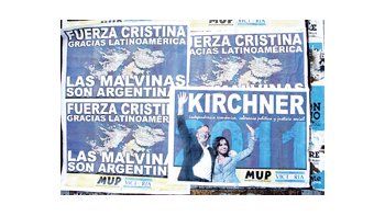 ámbito.com | Desde los paredones, sectores ultra-K -le tocó el turno al Movimiento de Unidad Popular (MUP)- volvieron ayer a prometer la aventura Kirchner 2011, esta vez con un tono patriótico ligado al tema Malvinas.