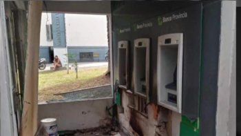Así quedó el cajero automático que explotó en La Plata.