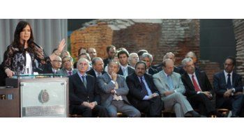 ámbito.com | Del acto participaron los expresidentes Fernando De la Rúa, Alberto Rodríguez Saá y el hijo de Raúl Alfonsín, el diputado Ricardo Alfonsín.