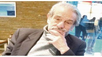 ámbito.com | Mario Sabato. “Facebook me llevó a trabajar en el formato de cuento breve. Lo que decía la gente me llevó a corregir, a cuidar el tono coloquial”.