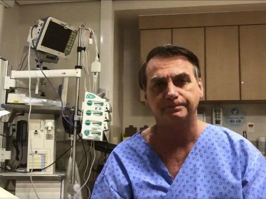 Jair Bolsonaro se recupera en una habitación normal y su cuadro clínico es estable, según el boletín médico tras la intervención.