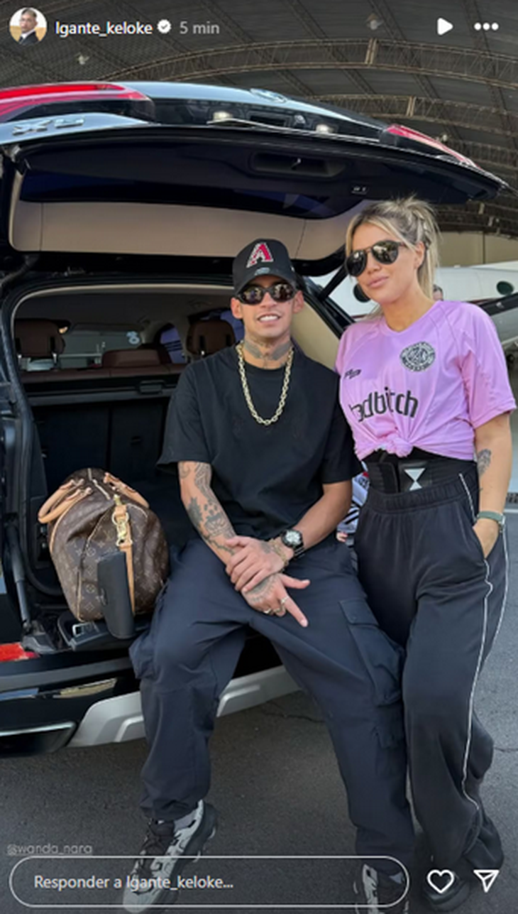 On Sunday afternoon, before taking his flight back from Paraguay, L-Granto shared a photo with Wanda Nara. In the image, the musician supported by the trunk of a car is seen while Wanda hugs him and poses by his side.