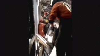 Momentos del rescate de las víctimas luego del derrumbe.