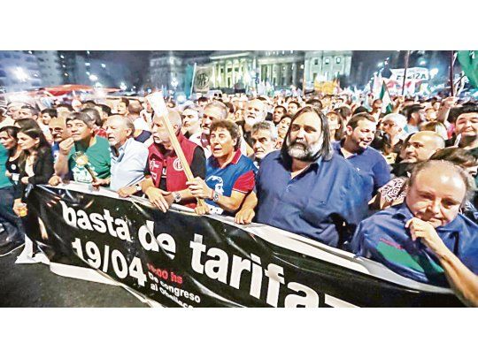 Redoblado. El titular de SUTEBA, Roberto Baradel, recalentó ayer la pulseada de los docentes con María Eugenia Vidal, al advertir que reclamarán una suba de “por lo menos 25%, con cláusula gatillo”, en vez del 20% original.