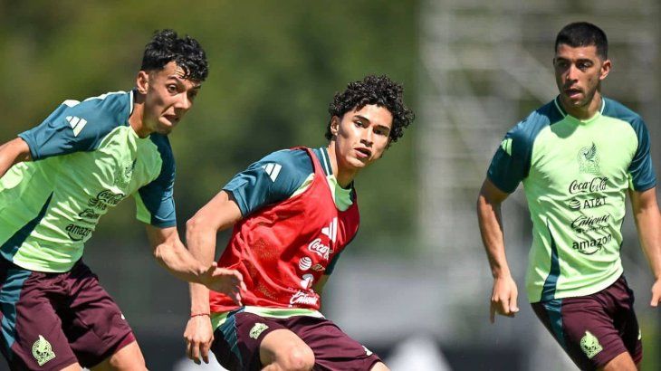 La Selección Mexicana entrena con vista al partido ante Inter de Porto Alegre, el primer amistoso de la gira por Sudamérica. 