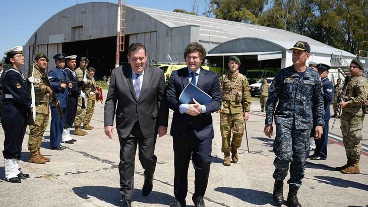 Guillermo Montenegro junto a Javier Milei en su visita a la ciudad de Mar del Plata. Guillermo Montenegro junto a Javier Milei en su visita a la ciudad de Mar del Plata.