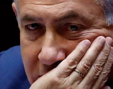 Casi tres años después del ataque de Hamás, el primer ministro enfrenta el desgaste de la guerra y una posible derrota parlamentaria. Sin embargo, la oposición no logra articular una mayoría para desplazarlo. Casi tres años después del ataque de Hamás, el primer ministro enfrenta el desgaste de la guerra y una posible derrota parlamentaria. Sin embargo, la oposición no logra articular una mayoría para desplazarlo.