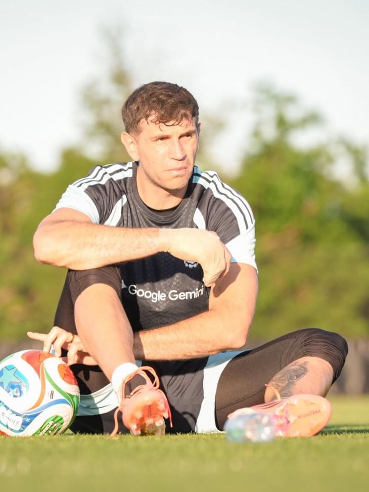 Dibu Martínez en la primera práctica de la Selección Argentina en Estados Unidos. Dibu Martínez en la primera práctica de la Selección Argentina en Estados Unidos.