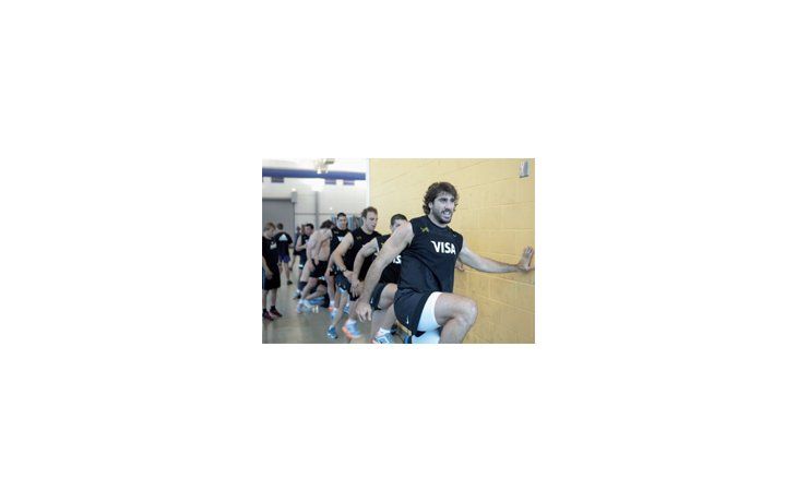ámbito.com | Siempre primero. Corcho da el ejemplo y encabeza los trabajos físicos en cada entrenamiento. Desde Estados Unidos, se prestó a un cordial diálogo vía Skype con alRugby.com