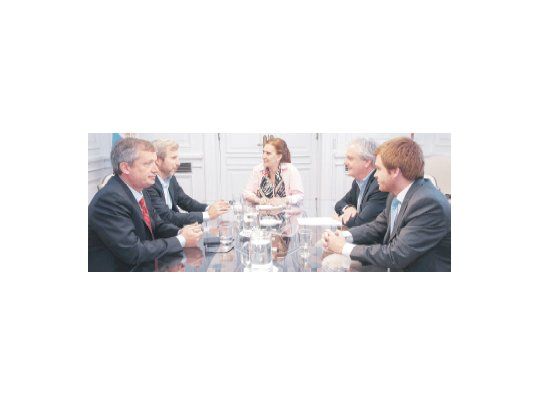 Emilio Monzó, Rogelio Frigerio, Gabriela Michetti, Federico Pinedo y Nicolás Massot analizaron ayer el escenario legislativo en medio del receso. No hubo ninguna determinación: esperarán a que regrese Mauricio Macri.