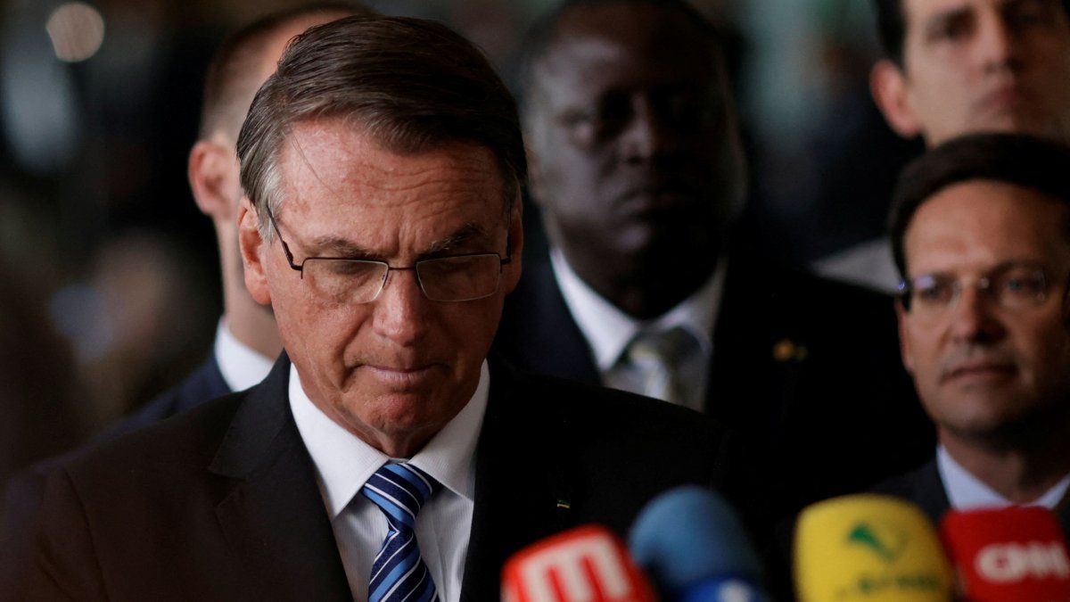 Jair Bolsonaro asks Justice for the return of his passport and assures that he does not plan to escape Jair Bolsonaro asks Justice for the return of his passport and assures that he does not plan to escape