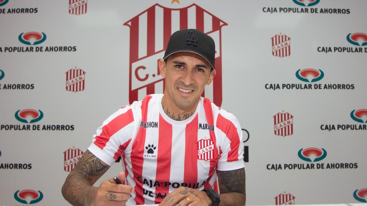 He was champion of the Copa América, played in Europe, was retired and returns to play for the club he loves