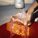 Arrancan las obras para que los barrios Nuevo Comienzo y San Miguel cuenten con agua potable. Arrancan las obras para que los barrios Nuevo Comienzo y San Miguel cuenten con agua potable.