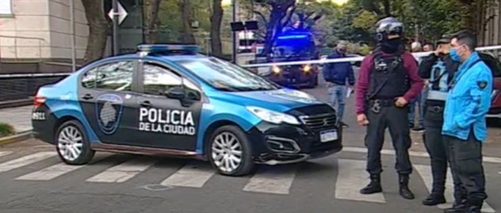 Un efectivo de la Policía Federal Argentina murió tras ser acuchillado en Palermo.