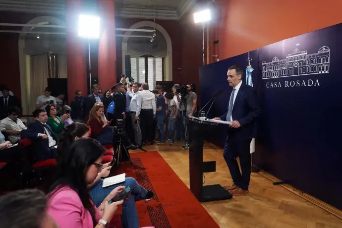 Manuel Adorni encabezó la primera conferencia de prensa del nuevo Gobierno. Manuel Adorni encabezó la primera conferencia de prensa del nuevo Gobierno.