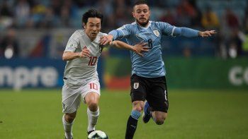 Uruguay no la pasó bien ante Japón y el empate aún no lo clasifica