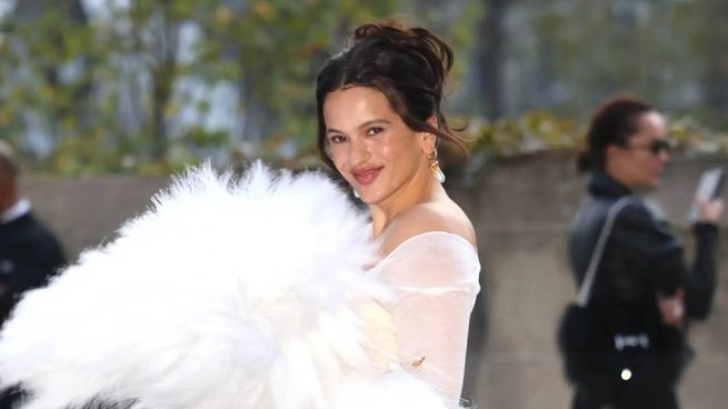 Rosalía estaría en pareja con Loli Bahía, una modelo francesa.