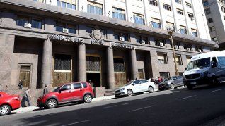 Economía enfrenta vencimientos por $15 billones,.Busca alto rollover ofreciendo bonos de tasa variable para los bancos. Economía enfrenta vencimientos por $15 billones,.Busca alto rollover ofreciendo bonos de tasa variable para los bancos.