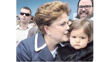 Dilma Rousseff apuesta a negar las informaciones que la presentan como una abortista convencida, para asegurarse los votos que le den el triunfo en el balotaje brasileño.