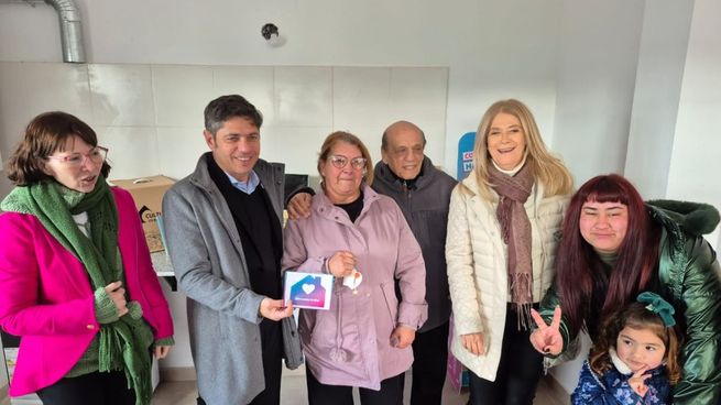 Axel Kicillof entregó viviendas en Berazategui.