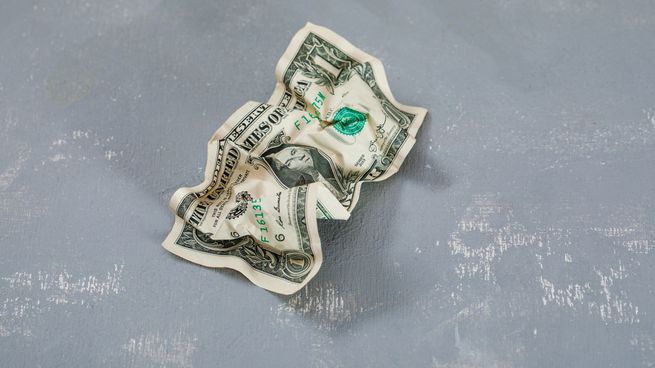 El dólar viene cotizando a la baja y podría alcanzar los 40 pesos después de varios meses.
